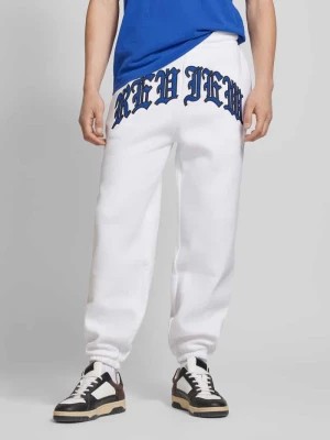 Zdjęcie produktu Spodnie dresowe o kroju regular fit z wyhaftowanym logo REVIEW