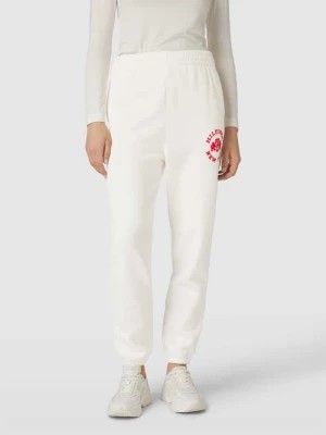 Zdjęcie produktu Spodnie dresowe z detalem z logo model ‘VARSITY FLOCK’ Tommy Hilfiger
