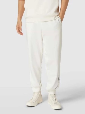 Zdjęcie produktu Spodnie dresowe z nadrukami z logo w kontrastowym kolorze Karl Lagerfeld