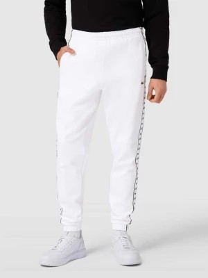 Zdjęcie produktu Spodnie dresowe z paskami z logo Lacoste