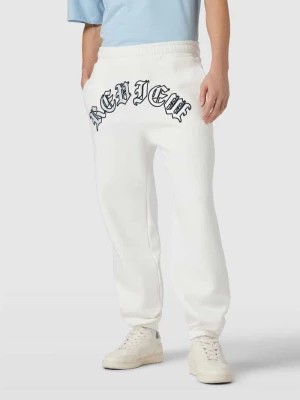 Zdjęcie produktu Spodnie dresowe z wyhaftowanym logo REVIEW
