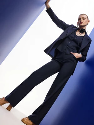 Zdjęcie produktu Spodnie garniturowe z rozszerzanymi nogawkami TARANKO