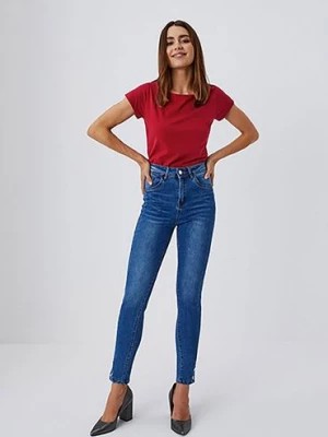 Zdjęcie produktu Spodnie jeansowe z kieszeniami dla kobiet - niebieskie Moodo