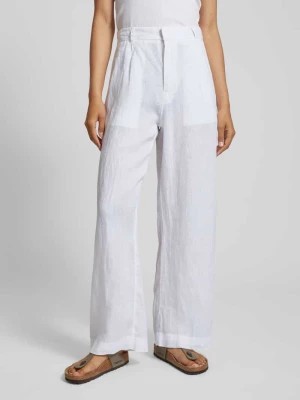 Zdjęcie produktu Spodnie lniane o kroju regular fit z zakładkami w pasie model ‘DENISE’ Gina Tricot