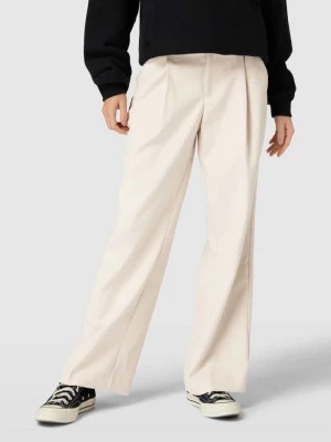 Zdjęcie produktu Spodnie materiałowe z lamowaną kieszenią z tyłu model ‘TAMMIE' Gina Tricot