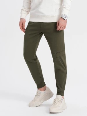Zdjęcie produktu Spodnie męskie dresowe z przeszyciem i zamkiem na nogawce - oliwkowe V3 OM-PASK-0147
 -                                    L
