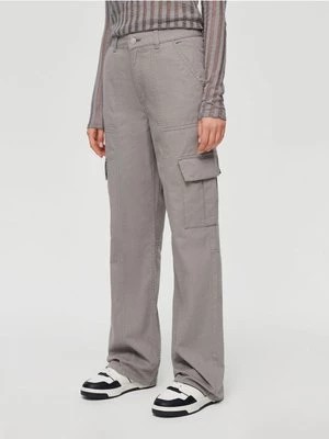 Zdjęcie produktu Spodnie straight fit z kieszeniami cargo popielate House