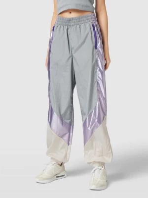 Zdjęcie produktu Spodnie typu track pants o luźnym kroju z elastycznym pasem model ‘FALKA’ TheJoggConcept