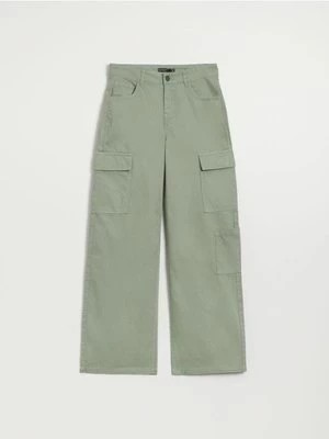Zdjęcie produktu Spodnie wide leg z kieszeniami cargo zielone House
