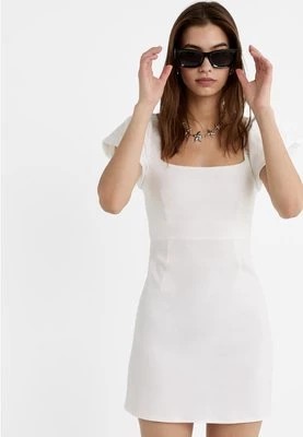 Zdjęcie produktu Stradivarius Krótka sukienka z odkrytymi plecami i elastycznymi detalami  Biały