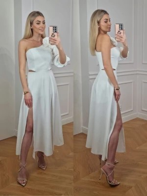 Zdjęcie produktu Amelia elegancka biała sukienka midi na jedno ramię z różą PERFE