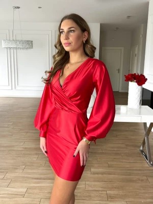 Zdjęcie produktu Sukienka czerwona elegancka satynowa z długim rękawem Emma PERFE