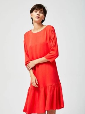 Zdjęcie produktu Sukienka damska czerwona z falbaną i kokardą z tyłu Moodo