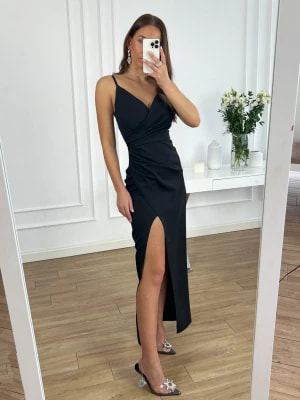 Zdjęcie produktu Sukienka Kai elegancka czarna długa na ramiączkach PERFE