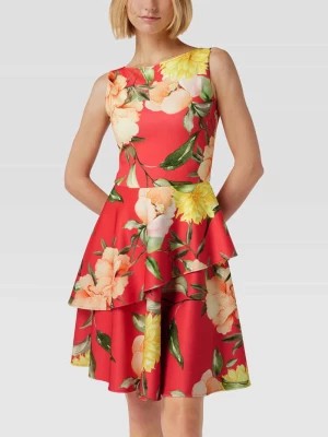 Zdjęcie produktu Sukienka koktajlowa z kwiatowym wzorem na całej powierzchni Swing