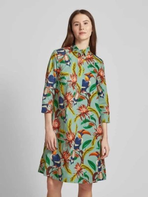 Zdjęcie produktu Sukienka koszulowa o długości do kolan z nadrukiem z motywem na całej powierzchni Christian Berg Woman