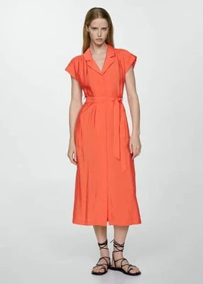 Zdjęcie produktu Sukienka koszulowa z teksturą i wiązaniem Mango