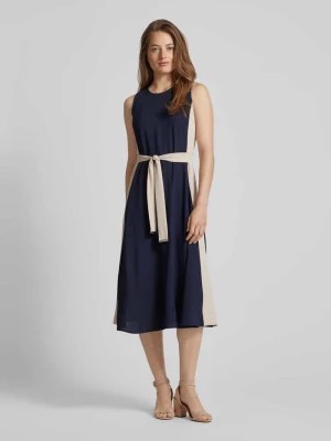 Zdjęcie produktu Sukienka midi z wiązanym paskiem DKNY