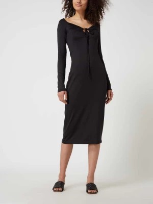 Zdjęcie produktu Sukienka midi z wycięciem w kształcie łezki model ‘Helin’ Gina Tricot