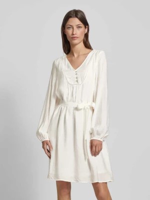 Zdjęcie produktu Sukienka mini z wiązanym paskiem model ‘MIRA’ Vero Moda