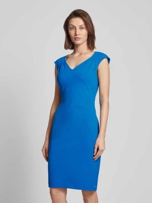 Zdjęcie produktu Sukienka o długości do kolan z dekoltem w serek model ‘SCUBA’ Calvin Klein Womenswear