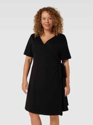 Zdjęcie produktu Sukienka PLUS SIZE o długości do kolan w kopertowym stylu model ‘APRIL’ ONLY CARMAKOMA