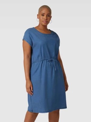 Zdjęcie produktu Sukienka PLUS SIZE o długości do kolan z materiału stylizowanego na denim model ‘PEMA’ ONLY CARMAKOMA