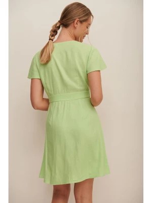 Zdjęcie produktu NA-KD Sukienka w kolorze jasnozielonym rozmiar: 40