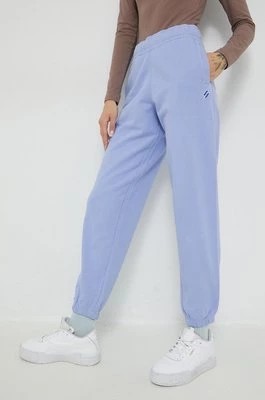 Zdjęcie produktu Superdry spodnie dresowe bawełniane damskie kolor fioletowy gładkie