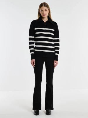 Zdjęcie produktu Sweter damski w czarno-białe paski rozpinany z dodatkiem kaszmiru Stripalia 906 BIG STAR