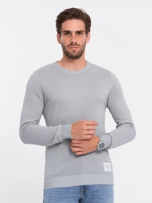 Zdjęcie produktu Sweter męski z teksturą i półokrągłym dekoltem - jasnoszary V5 OM-SWSW-0104
 -                                    XL