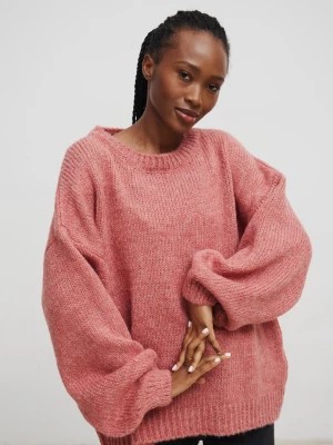 Zdjęcie produktu Sweter oversize z bufiastymi rękawami w kolorze BRICK ORANGE - RIVERO-UNI Marsala
