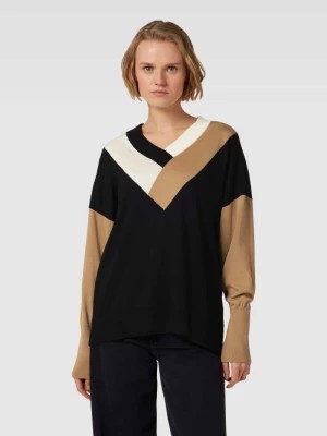 Zdjęcie produktu Sweter ze wzorem w stylu Colour Blocking i dekoltem w serek Boss