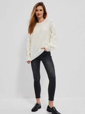 Zdjęcie produktu Szare spodnie damskie jeansowe rurki z przetarciami Moodo