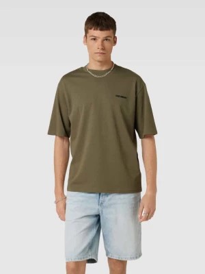 Zdjęcie produktu T-shirt basic o kroju oversized z detalem z logo REVIEW