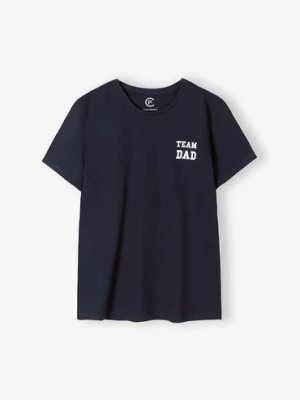 Zdjęcie produktu T-shirt męski z napisem Team Dad granatowy Family Concept by 5.10.15.