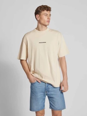 Zdjęcie produktu T-shirt o kroju oversized z nadrukiem z logo Pegador