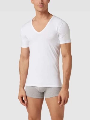 Zdjęcie produktu T-shirt o kroju Slim Fit z dekoltem w serek mey