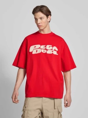 Zdjęcie produktu T-shirt o pudełkowym kroju z nadrukiem z logo Pegador