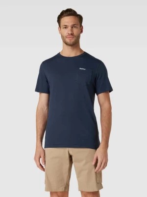 Zdjęcie produktu T-shirt z kieszenią na piersi model ‘Langdon’ Barbour