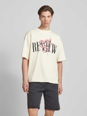 Zdjęcie produktu T-shirt z nadrukiem z logo i okrągłym dekoltem REVIEW
