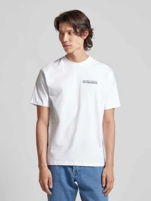 Zdjęcie produktu T-shirt z nadrukiem z logo model ‘Skinny Dippin Cocktail’ On Vacation