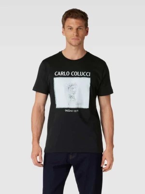 Zdjęcie produktu T-shirt z nadrukiem z motywem i logo carlo colucci