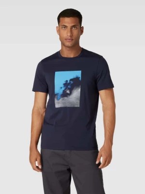 Zdjęcie produktu T-shirt z nadrukowanym motywem model 'JAAMES' ARMEDANGELS