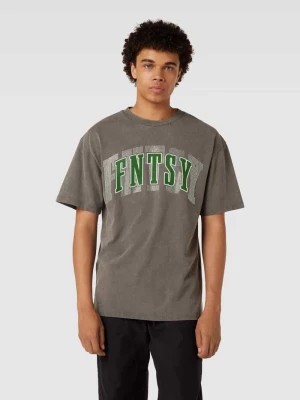 Zdjęcie produktu T-shirt z obniżonymi ramionami FNTSY