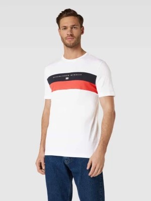 Zdjęcie produktu T-shirt z paskami w kontrastowym kolorze Christian Berg Men