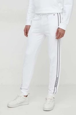 Zdjęcie produktu Tommy Hilfiger spodnie dresowe kolor biały z aplikacją UM0UM03198