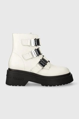Zdjęcie produktu Tommy Jeans botki skórzane TJW CHUNKY BOOT HARDWARE damskie kolor biały na platformie EN0EN02443