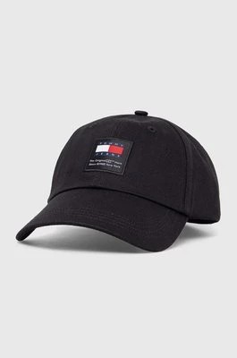Zdjęcie produktu Tommy Jeans czapka z daszkiem bawełniana kolor czarny z aplikacją AM0AM12016
