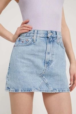 Zdjęcie produktu Tommy Jeans spódnica jeansowa kolor niebieski mini ołówkowa DW0DW17674